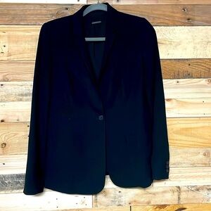 Elie Tahari size 10 black one button closure blazer with pockets